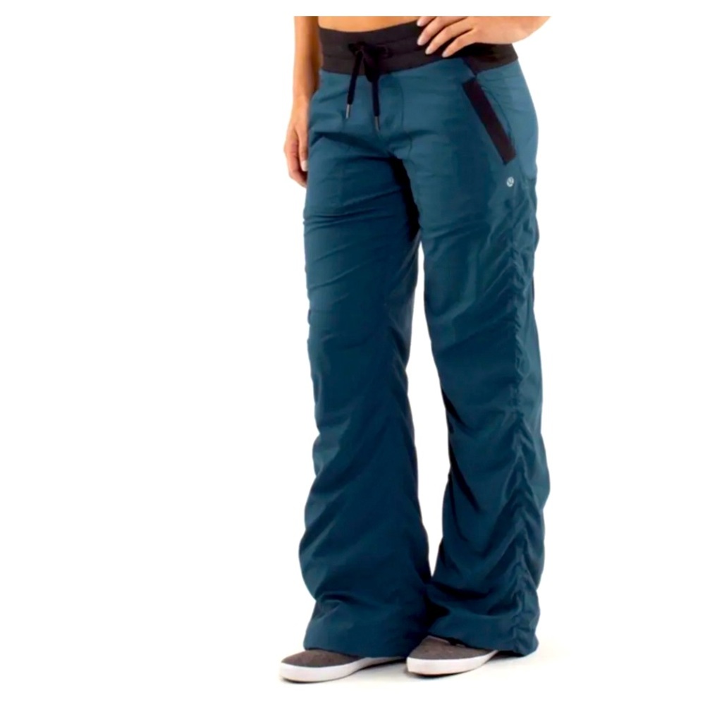 Lululemon Dance Studio Pants Il
Liner Alberta Lake / Black size 2 🦄